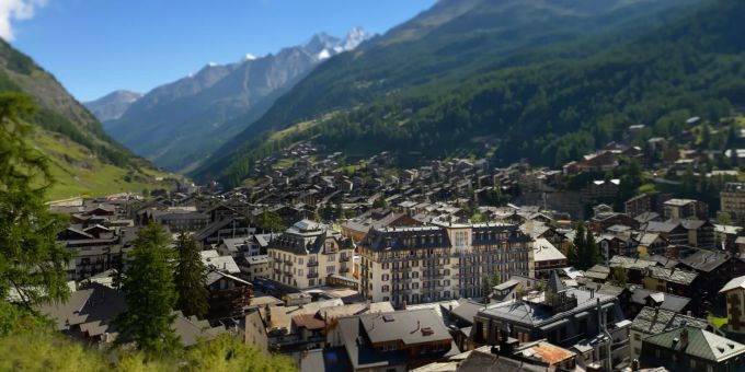 Diesen Blick auf das Mont Cervin Palace in Zermatt geniesst auch das Model Stefanie Giesinger. Zermatt Stefanie Giesinger