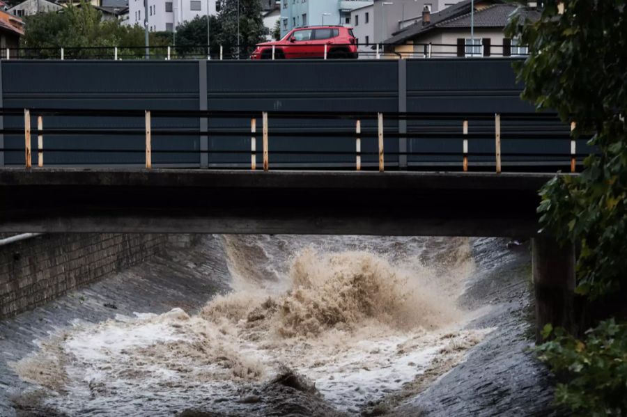 Der Ticino führte am Wochenende wegen des Unwetters viel Wasser mit sich.