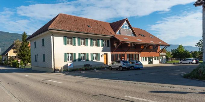 Gemeindeverwaltung in Kestenholz von der Neuen Strasse aus gesehen. Gemeindeverwaltung in Kestenholz von der Neuen Strasse aus gesehen.