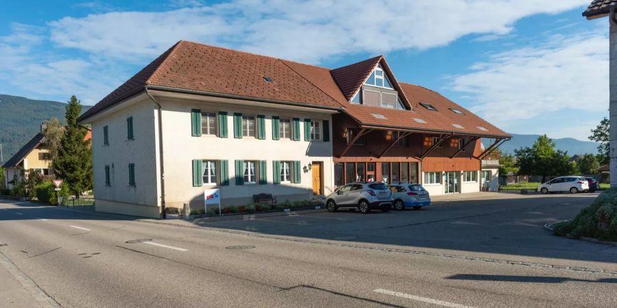 Gemeindeverwaltung in Kestenholz von der Neuen Strasse aus gesehen.