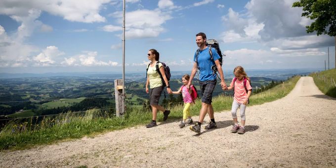 Der Napf ist mit 1406 Höhenmetern der höchste Berg des Mittellandes - und gibt sich entsprechend exklusiv. Denn weder Strasse noch Seilbahn führen auf den «Rigi des Emmentals». Wandern am Napf