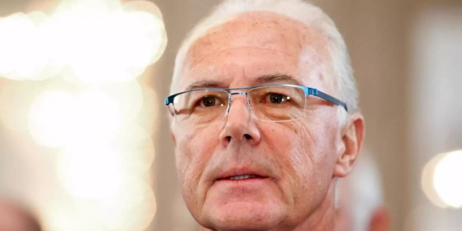 Kan zu seinem 75. Geburtstag auf ein bewegtes Leben zurückblicken: Fussball-Idol Franz Beckenbauer. Foto: Sven Hoppe/dpa