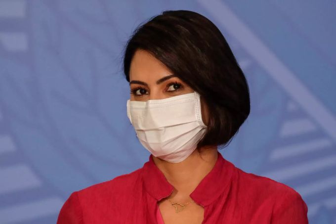 Michelle Bolsonaro, First Lady von Brasilien, nimmt mit Gesichtsmaske an einer Veranstaltung im Regierungspalast teil. Frau Bolsonaro soll nach Angaben vom 30.07.2020 positiv auf Covid-19 getestet worden sein. Mechelle Bolsonaro