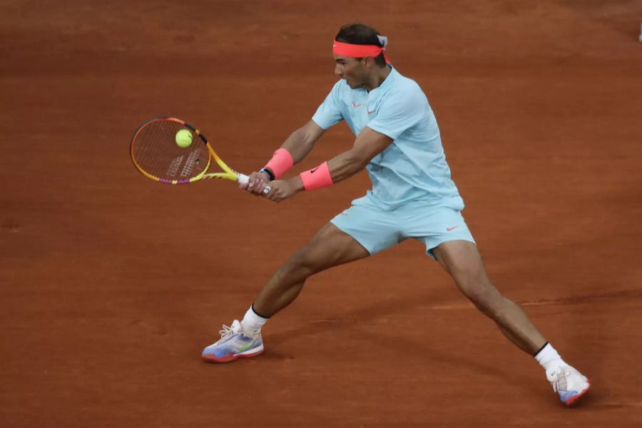 Rafael Nadal setzt sich in Runde 1 der French Open durch.