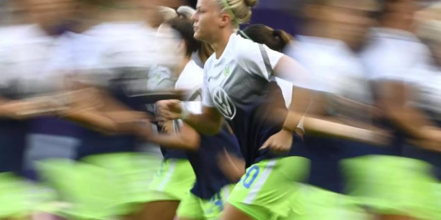 Pia-Sophie Wolter und die Wolfsburgerinnen sind heiss auf den Champions-League-Titel. Foto: Gabriel Bouys/Pool AFP/AP/dpa