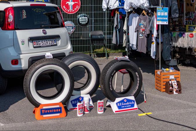 Auch Weissband-Reifen konnten gekauft werden.