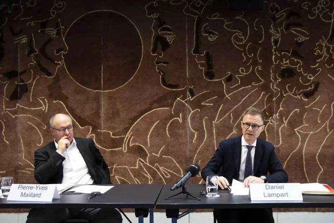 Daniel Lampart, Chefökonom und Leiter Sekretariat SGB, rechts, spricht an der Seite von Pierre-Yves Maillard, Praesident SGB, während einer Medienkonferenz des Schweizerischen Gewerkschaftsbundes SGB, am Montag, 14. September 2020 in Bern. gewerkschaft