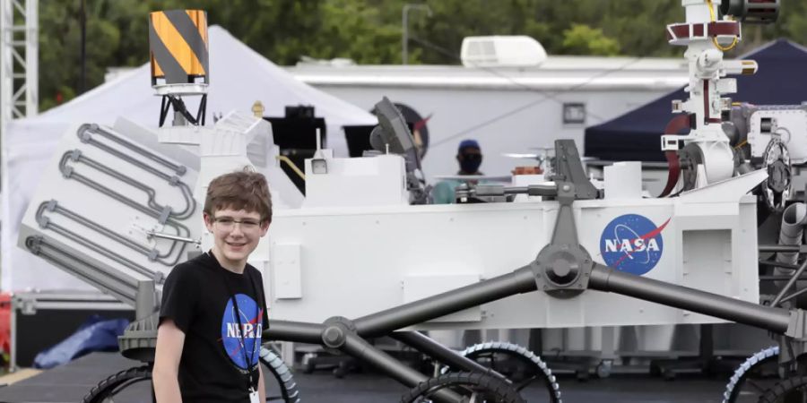 Alexander Mather aus Burke, Virginia, wird die Marsmission wohl besonders gespannt verfolgen. Er hat dem Rover (hier ein Modell) im Rahmen eines Wettbewerbs den Namen «Perseverance» gegeben.