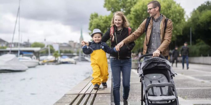 Familie mit Kind. Familie Kind Symbolbild