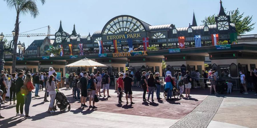 Der Europa-Park in Rust ist ein beliebtes Reiseziel für Schweizerinnen und Schweizer.