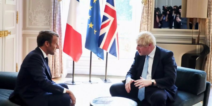Macron (l.) und Johnson im Elysée-Palast