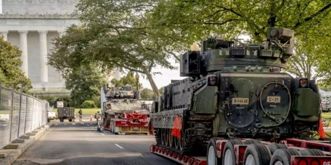 US-Präsident Trump lässt bei den Feiern zum amerikanischen Unabhängigkeitstag in Washington Panzer auffahren. Foto: Andrew Harnik/AP US-Präsident Trump lässt bei den Feiern zum amerikanischen Unabhängigkeitstag in Washington Panzer auffahren. Foto: Andrew Harnik/AP