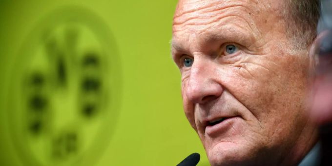 Für Hans-Joachim Watzke ist die Karriere von Moukoko kein Selbstläufer. hans-joachim watzke