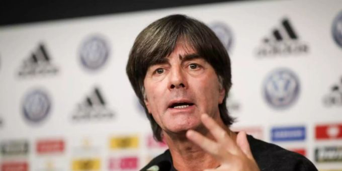 Bundestrainer Joachim Löw bereitet die deutsche Nationalmannschaft auf die Niederlande vor. Foto: Christian Charisius Bundestrainer Joachim Löw bereitet die deutsche Nationalmannschaft auf die Niederlande vor. Foto: Christian Charisius