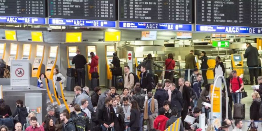 Von deutschen Flughäfen sind im ersten Halbjahr dieses Jahres so viele Passagiere gestartet wie nie in diesem Zeitraum: Fast 58,9 Millionen. Foto: Boris Roessler