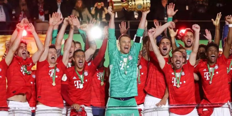 Torwart Manuel Neuer war nach dem Pokalsieg überglücklich. Foto: Christian Charisius