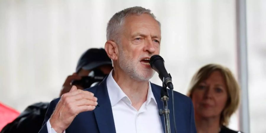 Corbyn ruft Johnson zu Neuwahlen auf
