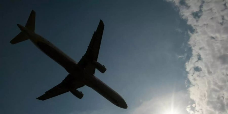 Flugzeug am Himmel