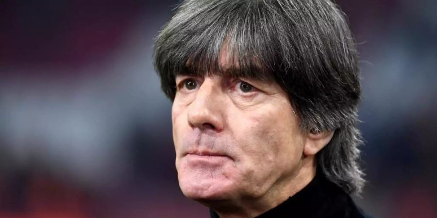 Bundestrainer Joachim Löw kann das DFB-Team wegen der Folgen eines Sportunfalles in der EM-Quali nicht betreuen. Foto: Federico Gambarini