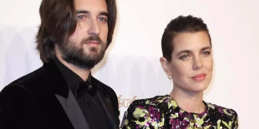 Charlotte Casiraghi und Dimitri Rassam haben in Monaco geheiratet. Foto: Thomas Samson/AFP/Archiv