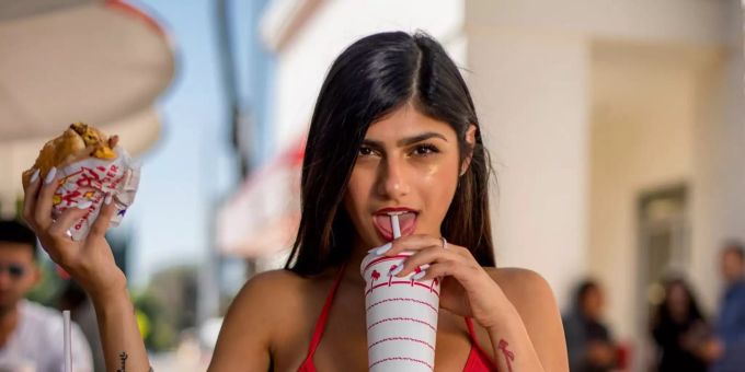 Die Videos von Mia Khalifa werden auch heute noch oft geklickt. Mia Khalifa