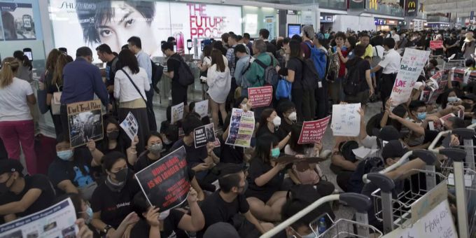 Bald Ruhe? - Demonstranten am Hongkonger Flughafen entschuldigen sich