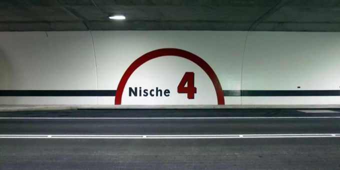 Eine Nische in einem Tunnel (Symbolbild). Lungern