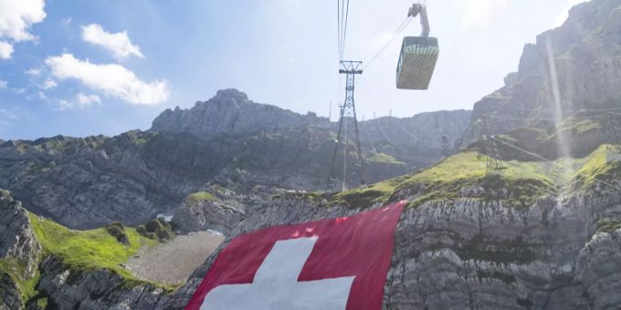 Nach aufwendigen Reparaturarbeiten an einem Stützmasten konnte die Schwebebahn auf den Säntis nach fast fünf Monaten Stillstand am Mittwoch wieder ihren Betrieb aufnehmen. Schwäbalp