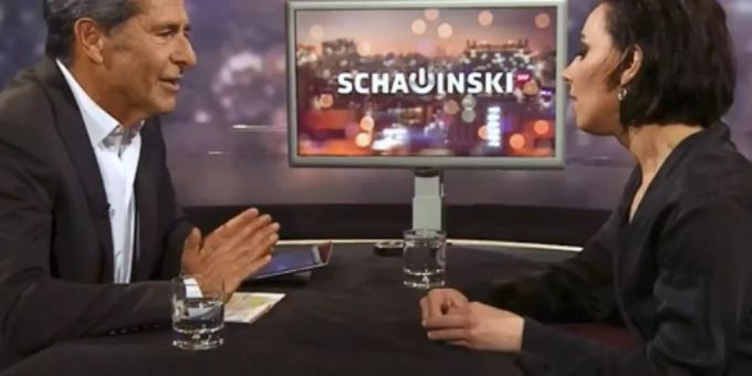 Moderator Roger Schawinski im Gespräch mit der Berlinerin Salomé Balhus. (Archivbild) roger schawinski