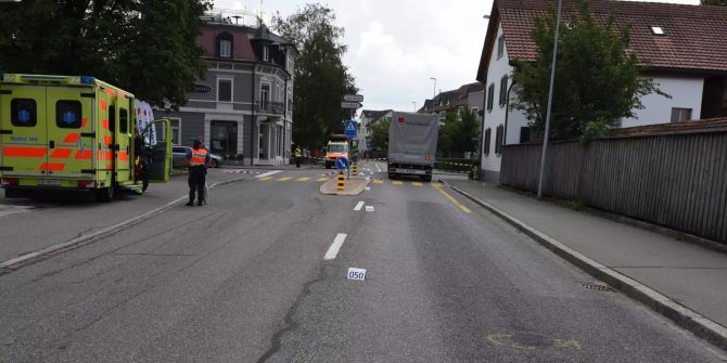 In Pfäffikon ZH wurde eine Frau heute Montag schwer verletzt.