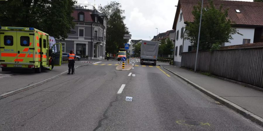 In Pfäffikon ZH wurde eine Frau heute Montag schwer verletzt.