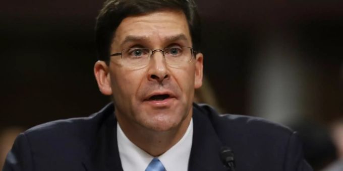 Mark Esper im November 2017 Mark Esper im November 2017