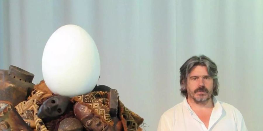 Der Künstler Koen Vanmechelen in seinem «Labiomista»-Atelier. Foto: Sabine Glaubitz