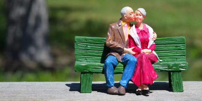 Eine Studie zeigt: Ein verhaltenes Sexleben im Alter erhöht das Risiko auf Krebs- und Herzkrankheiten. Krebs Alter