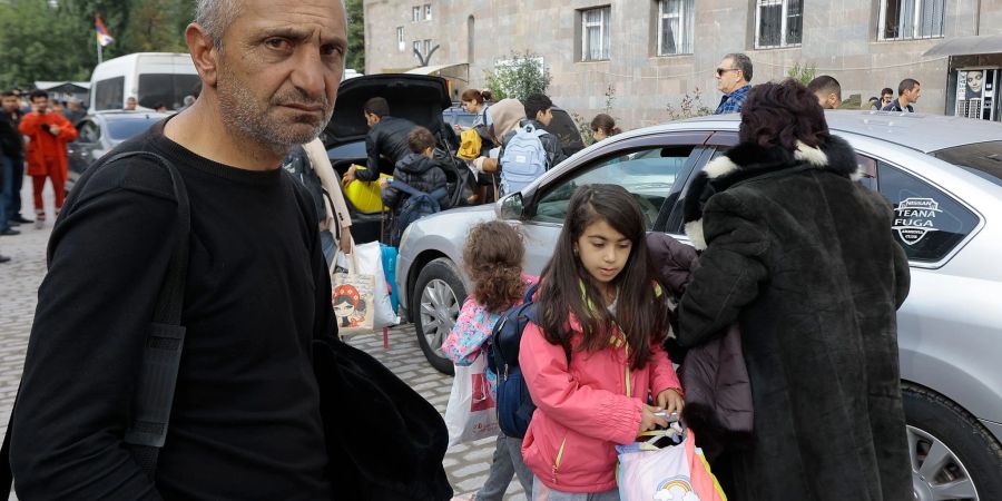 Ethnische Armenier aus Berg-Karabach kommen in Goris an.