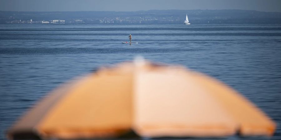 Wasser dürfte auch am Dienstag wieder ein gefragtes Gut sein, um sich von den heissen Temperaturen etwas herunterkühlen zu können.