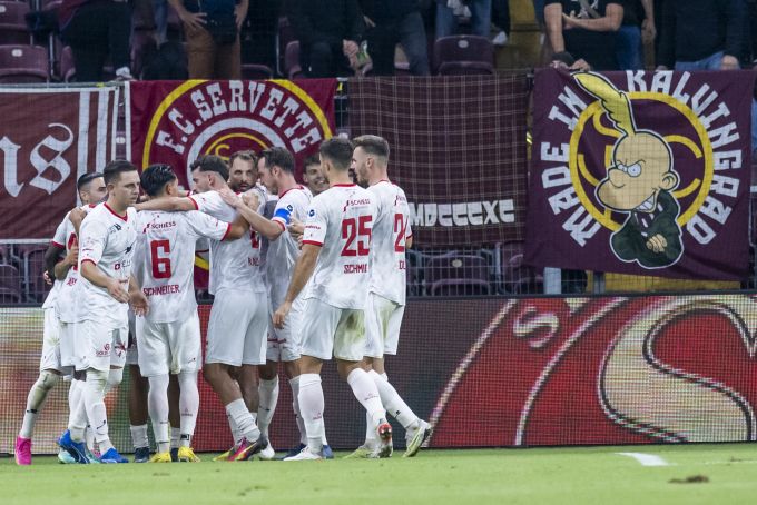 Die Spieler des FC Winterthur jubeln in der Partie gegen Servette. FC Winterthur