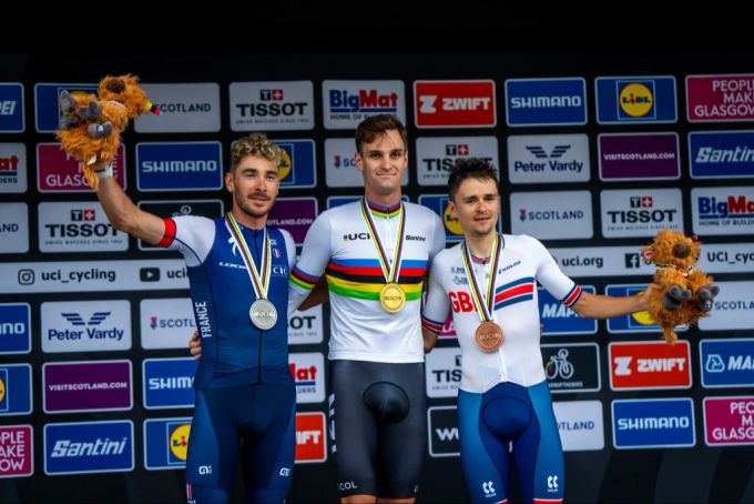 Die ersten drei Plätze im Short-Track bei den Herren belegten Victor Koretzky aus Frankreich (2.), Samuel Gaze aus Neuseeland (1.) und Thomas Pidcock aus Großbritannien (3.), von links nach rechts. shorttrack