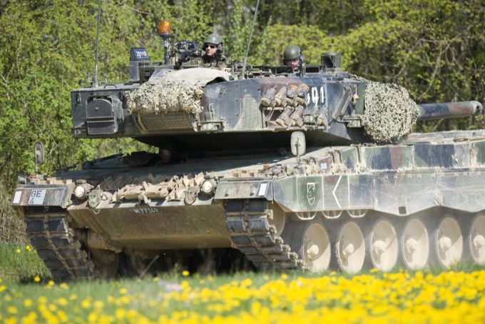 Die Sicherheitspolitische Kommission will einen Teil der eingemotteten Panzer verkaufen, einen anderen für den Schweizer Gebrauch modernisieren. Peopard