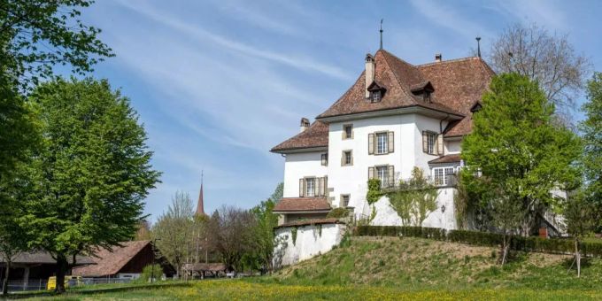 Die EVP Münsingen lädt zur Jubiläumsfeier im Schlosspark. schoss münsingen