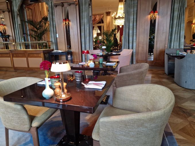 Restaurant Brasserie VUE: Auch das Interieur vereint den Belle Epoque Charme mit der Moderne. Restaurant