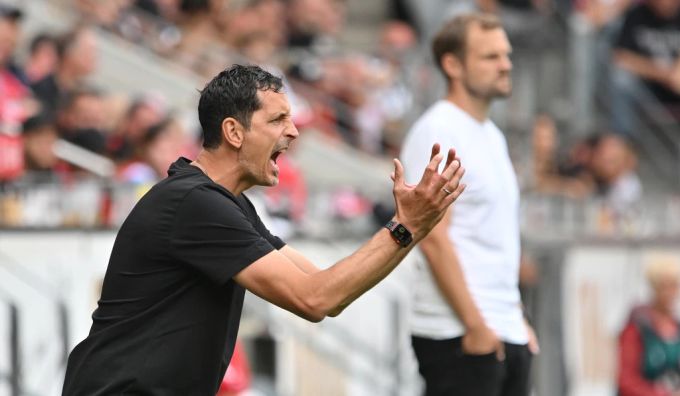 Frankfurts Trainer Dino Toppmüller ist mit seiner Mannschaft noch in der Findungsphase. Eintracht Frankfurt