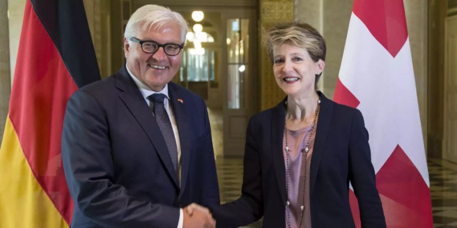 Bundespräsidentin Simonetta Sommaruga und der deutsche Bundespräsident Frank-Walter Steinmeier setzen zusammen mit ihrem österreichischen Amtskollegen Alexander Van der Bellen auf eine nachhaltige Klimapolitik. (Archivbild)