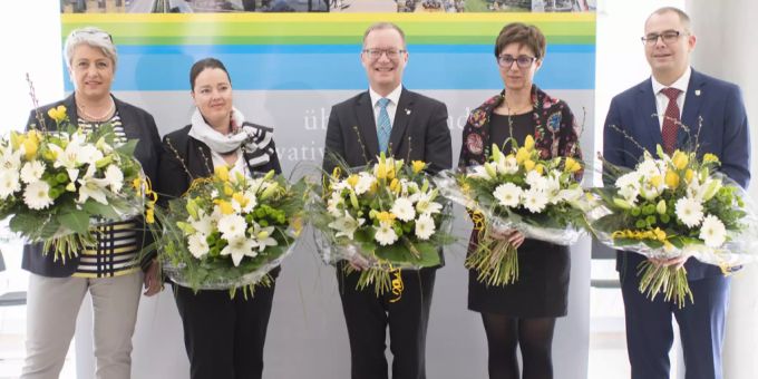 Der Thurgauer Regierungsrat mit Cornelia Komposch, Regierungsrätin Carmen Haag, Regierungsrat Walter Schönholzer, Regierungsrätin Monika Knill, und dem neu gewählten Regierungsrat Urs Martin, von links, bei den Wahlen im Kanton Thurgau. thurgau