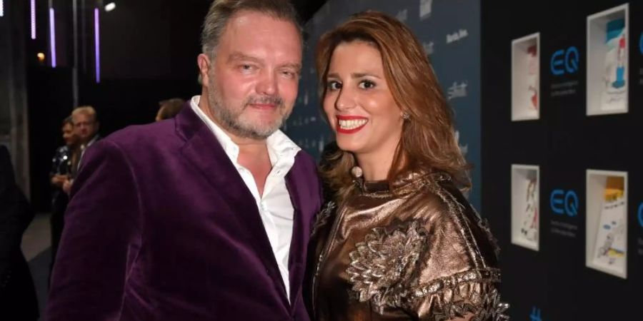 Alexander Fürst zu Schaumburg-Lippe und die Pianistin Mahkameh Navabi woll heiraten, aber nicht gross feiern - wegen Corona. Foto: Jens Kalaene/dpa
