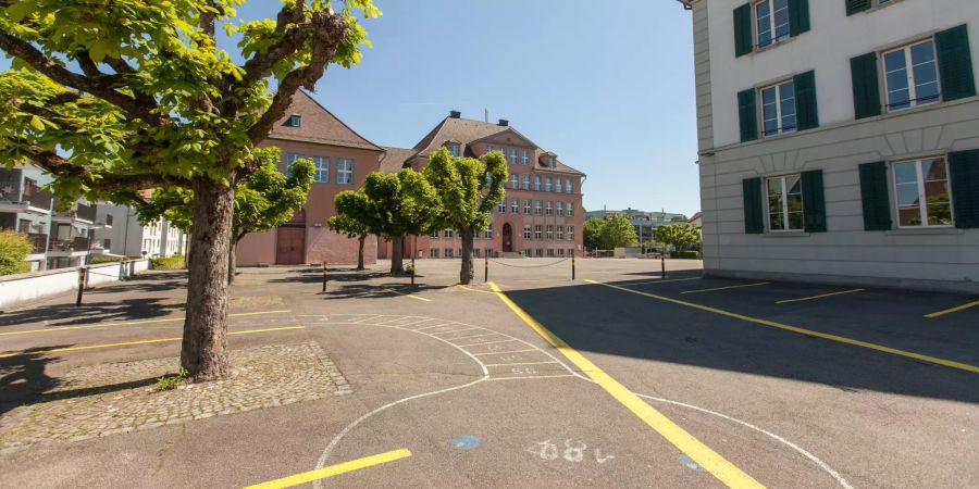 Das Schulhaus Dorf in Dübendorf.