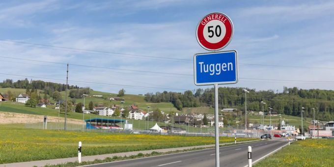 Tuggen Einfahrt von Schübelbach - Tuggen Tuggen Einfahrt von Schübelbach - Tuggen