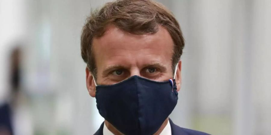 Frankreichs Präsident Emmanuel Macron hat sich in einer Fernsehansprache an das Land gewandt. Foto: Ludovic Marin/POOL AFP/dpa