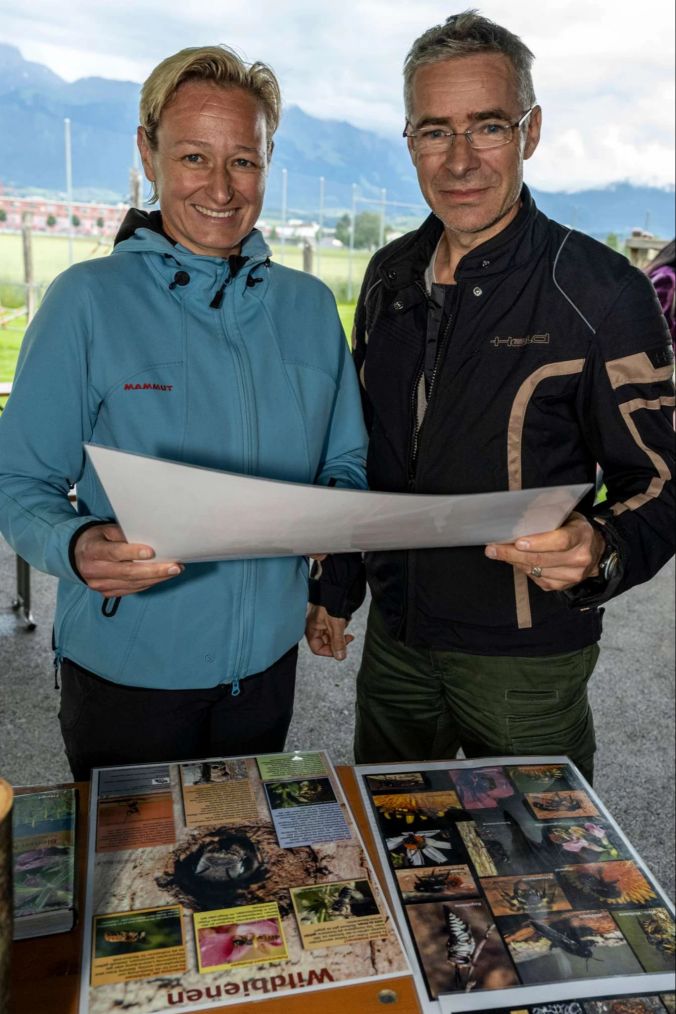 Sabine und Markus haben vor ihrem Haus in Hünibach seit 2 Jahren eine Wildblumenwiese