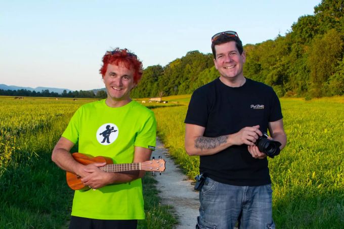 Zwei Künstler beisammen: Christian Schenker ist Musiker, Paul Bühler Fotograf.